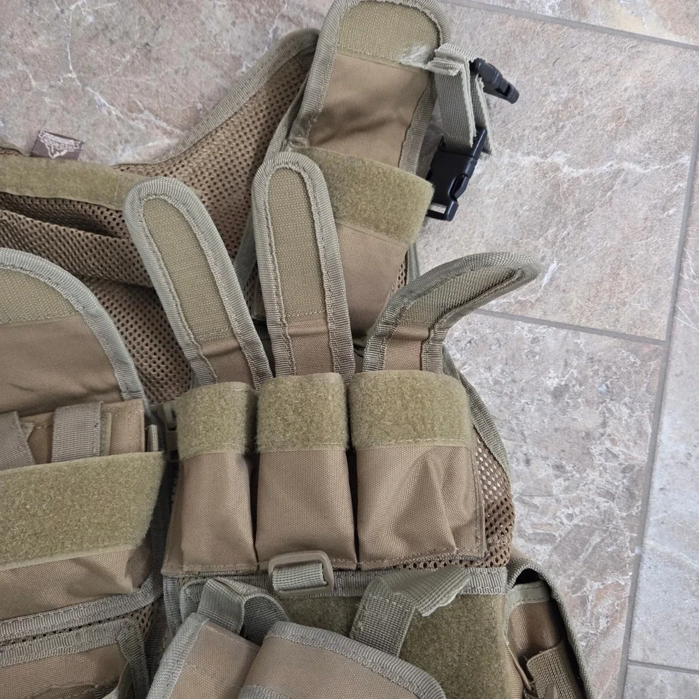 Red Rock Outdoor Gear Tactical Vest‎ Coyote Tan Cross Draw Holster Mag Pouches